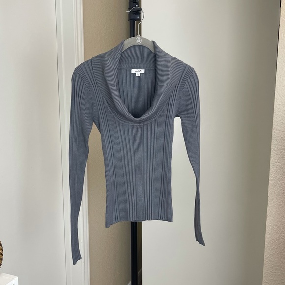 Grane Gray Scoop Neck Ribbed fitted Sweater Top - Picture 1 of 2